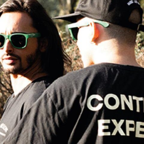 Integrantes da equipe com camiseta Content Expert durante uma captação